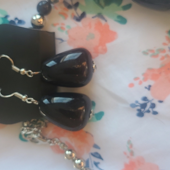 Black and silver Earing/neclace set - Picture 2 of 2